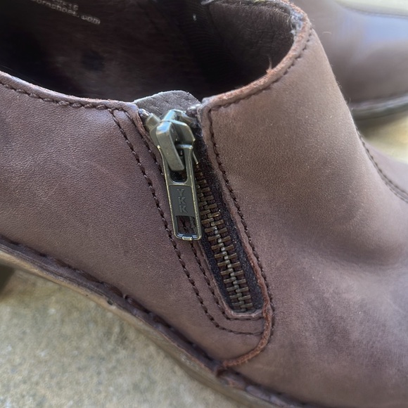 Born Madigan Brown Leather Women's Bootie Size 9 - Picture 3 of 11